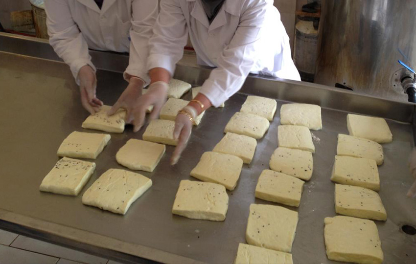 peynir2 - العاملون في مصانع الأجبان والألبان!