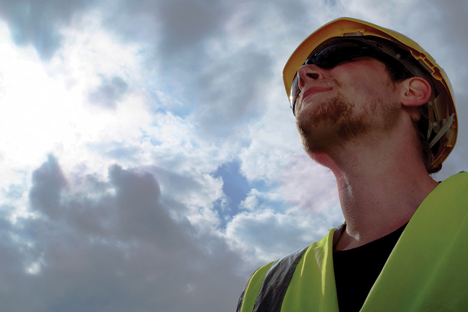 Helmet CMYK - Mesleki kanserler y&uuml;z&uuml;nden d&uuml;nyada her yıl 200 bin insan &ouml;l&uuml;yor!