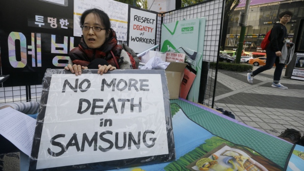 samsung iscileri2 - Samsung sonunda hastalığa yakalanan işçilerden özür diliyor!