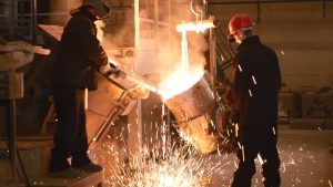 MESLEKİ GÜRÜLTÜYE MARUZİYET, HİPERTANSİYONA YOL AÇIYOR. foundry worker 2 300x169 - MESLEKİ GÜRÜLTÜYE MARUZİYET, HİPERTANSİYONA YOL AÇIYOR.